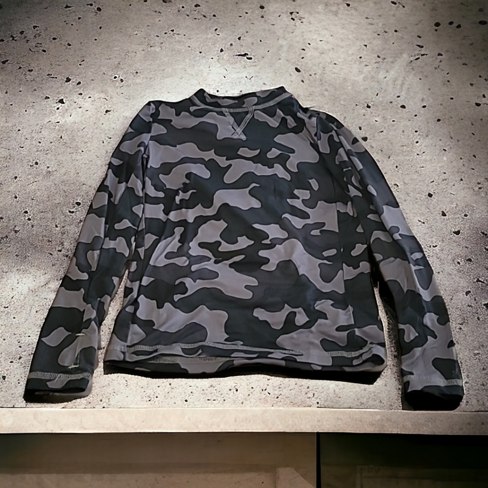 Climate smart size small heat gear long tee shirt.